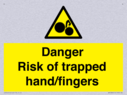 danger-risk-of-trapped-handfingers~